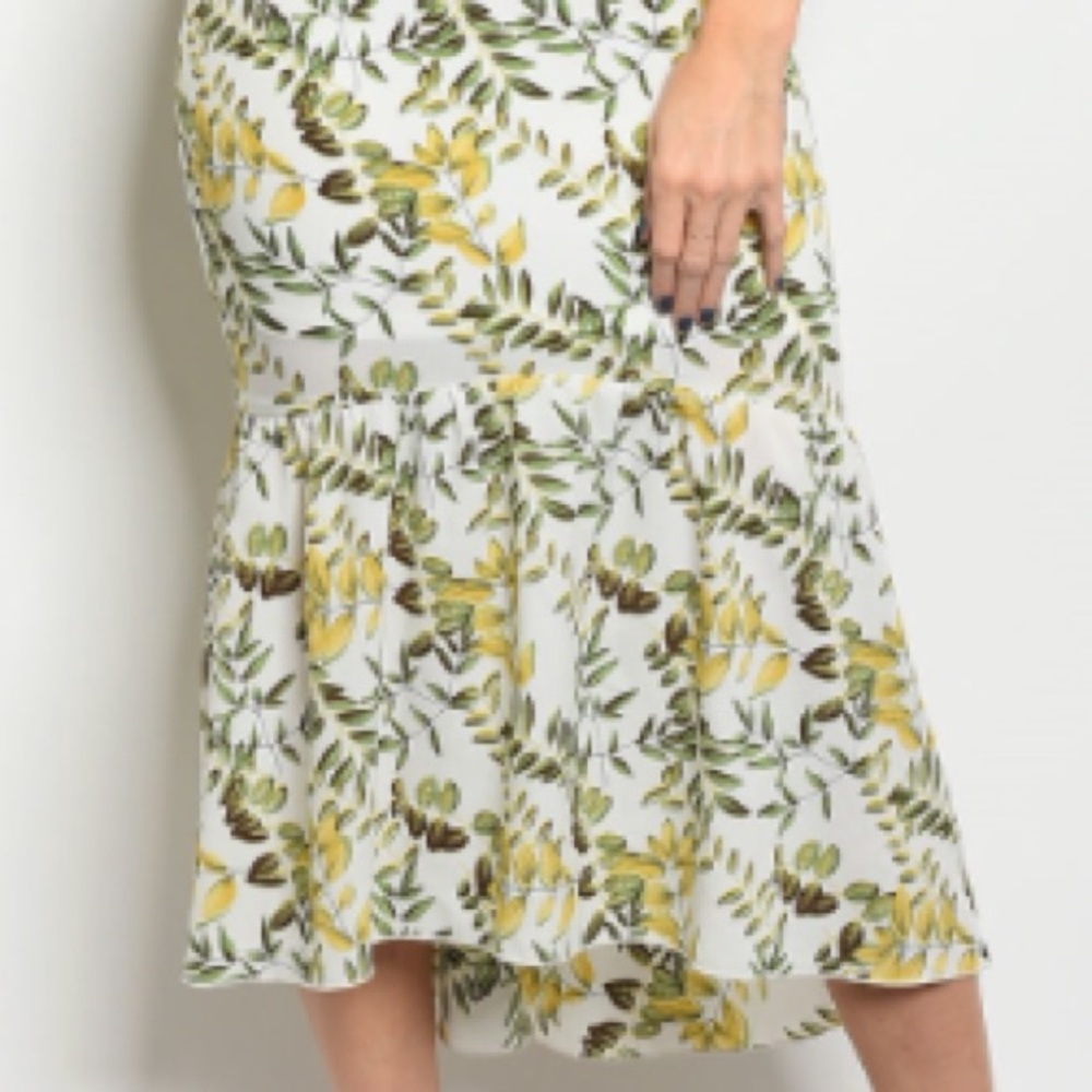 White Spring greens floral print vneck midi dress - Picture 5 of 7